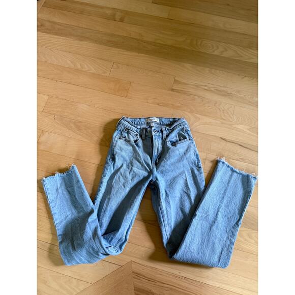 Abercrombie & Fitch The Straight Mid Rise Curve Love Jeans - Picture 1 of 6